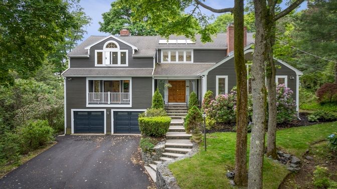 Attached, Exterior, Facade, Raised Ranch