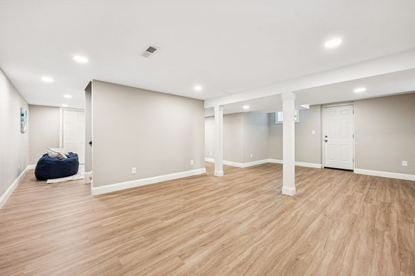 Empty room, Interior, Recessed Lighting, Wood Texture Flooring