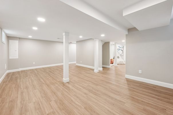 Empty room, Interior, Recessed Lighting, Wood Texture Flooring