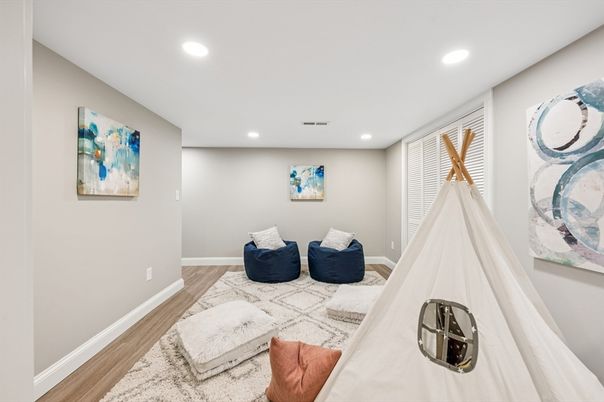 Interior, Recessed Lighting, Wood Texture Flooring