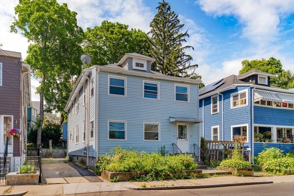 Exterior, Facade, Solar Panels, American Foursquare