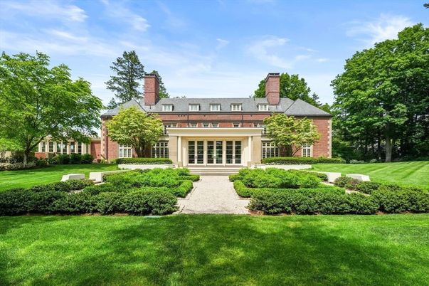 Backyard, Exterior, Facade, Brick Facade, French Provincial