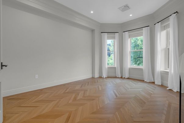Empty room, Interior, Recessed Lighting, Wood Texture Flooring