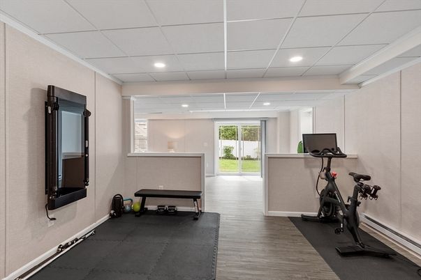 Fitness Equipment, Interior, Recessed Lighting, Wood Texture Flooring