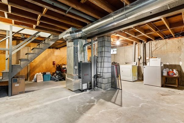 Interior, Washer, Wooden Beams