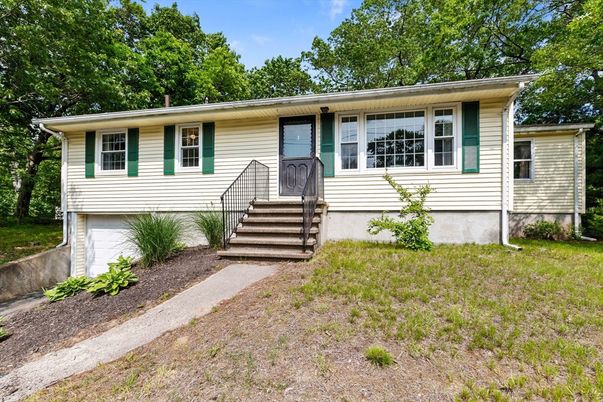 Attached, Exterior, Facade, Raised Ranch