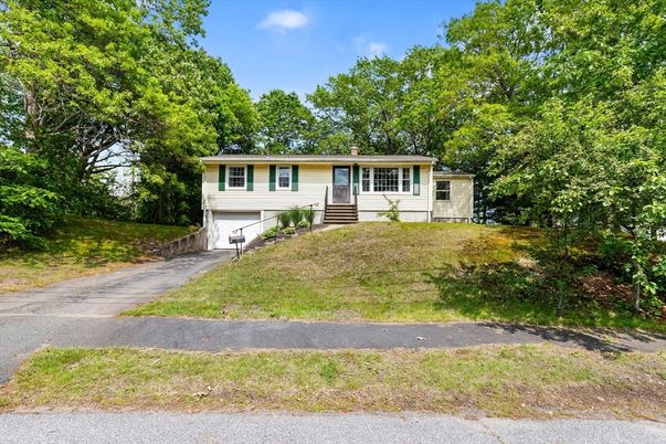 Attached, Exterior, Facade, Raised Ranch