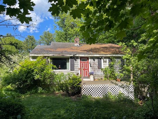 Exterior, Facade, Cape Cod