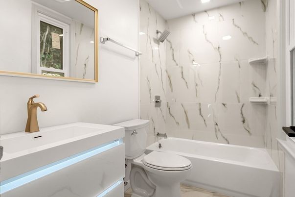 Bathroom, Interior, Marble, Marble Walls, Recessed Lighting