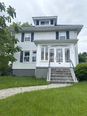 Exterior, Facade, American Foursquare