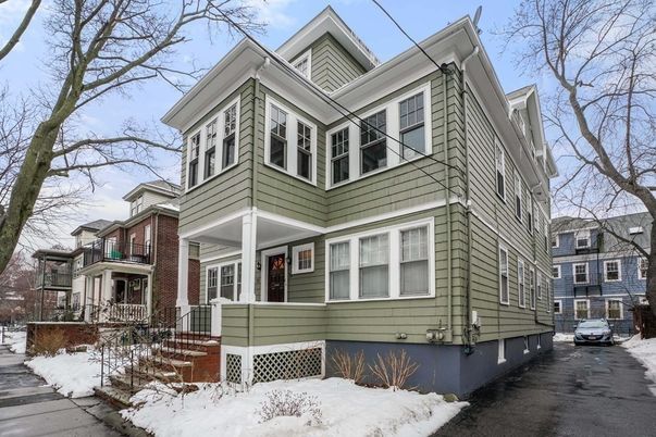 Exterior, Facade, Brick Facade, Queen Anne Victorian