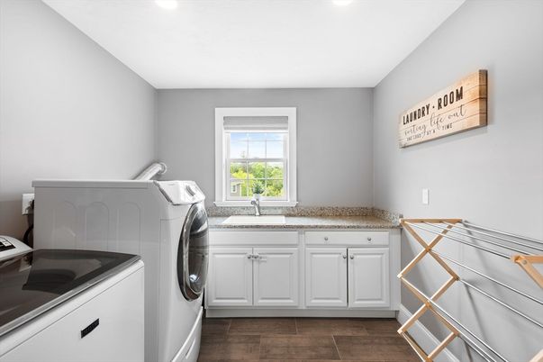 Interior, Recessed Lighting, Washer, Wood Texture Flooring
