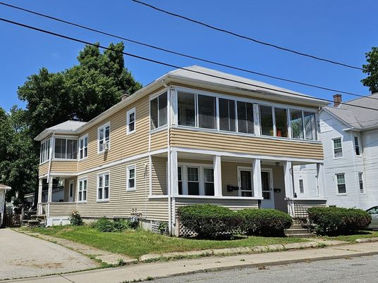 Exterior, Facade, American Foursquare