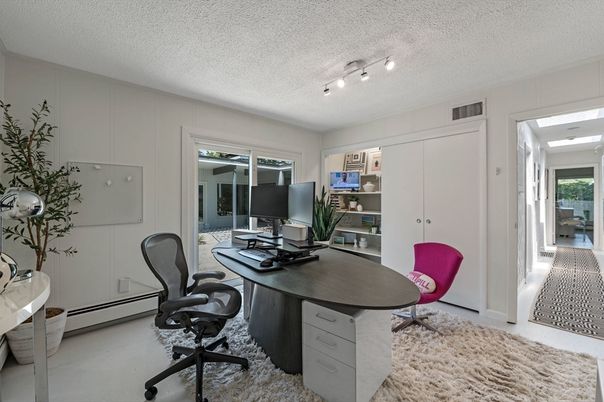 Home Office, Interior