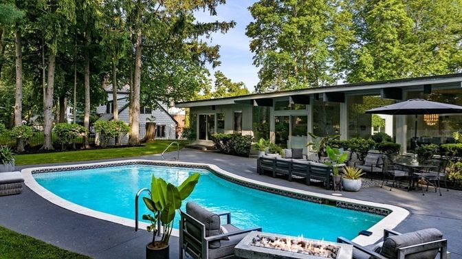 Exterior, Pool