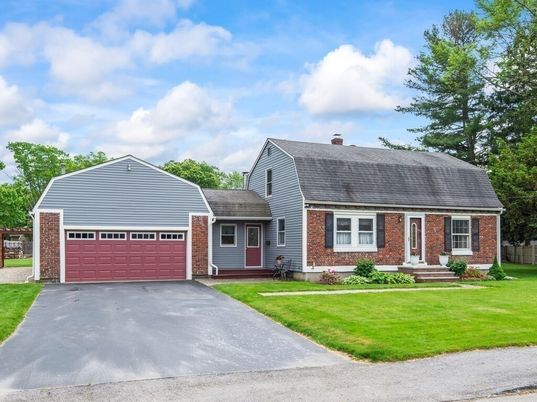 Attached, Exterior, Facade, Brick Facade, Cape Cod