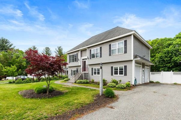 Backyard, Exterior, Facade, American Foursquare