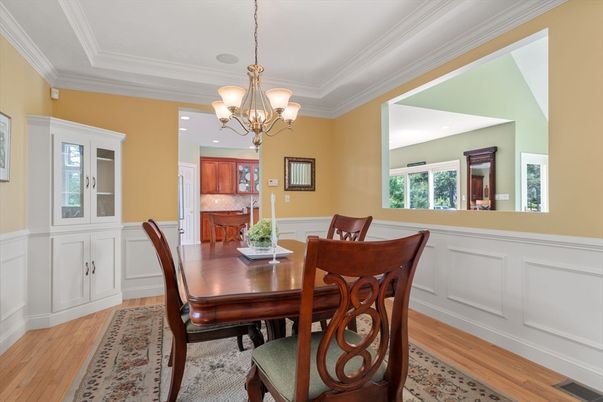 Chandelier, Dining room, Interior, Recessed Lighting, Wood Texture Flooring