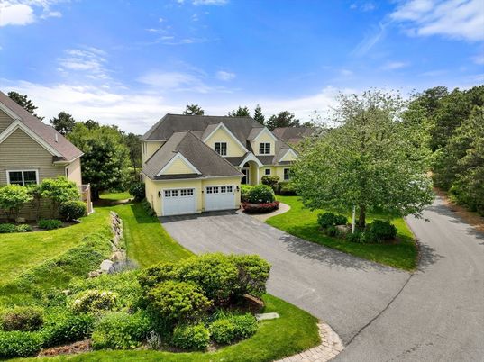 Attached, Backyard, Exterior, Facade, Queen Anne Victorian