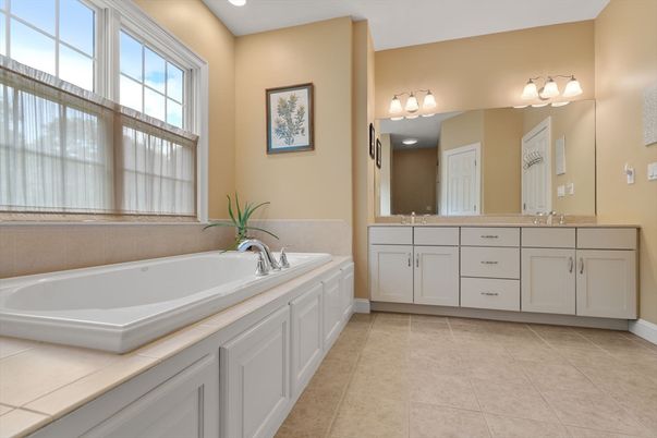 Bathroom, Dual Sink Vanities, Interior, Recessed Lighting