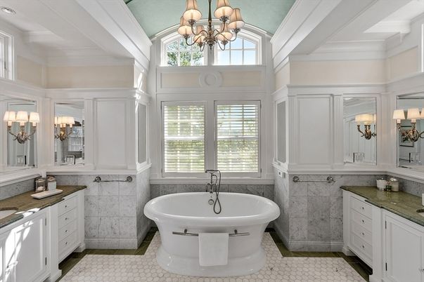 Bathroom, Chandelier, Free Standing Baths, Interior
