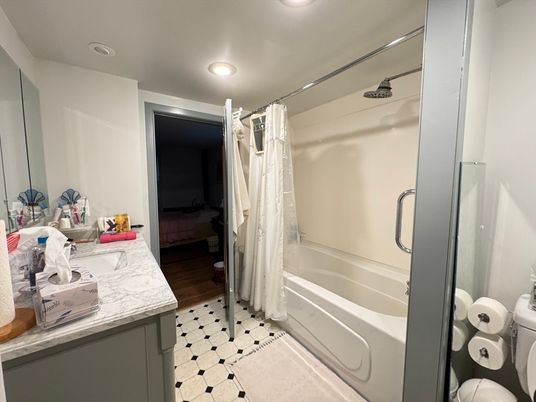 Bathroom, Interior, Recessed Lighting