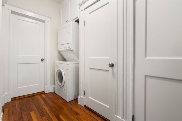 Interior, Utility Closets, Washer, Wood Texture Flooring