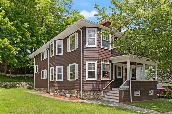 Exterior, Facade, American Foursquare
