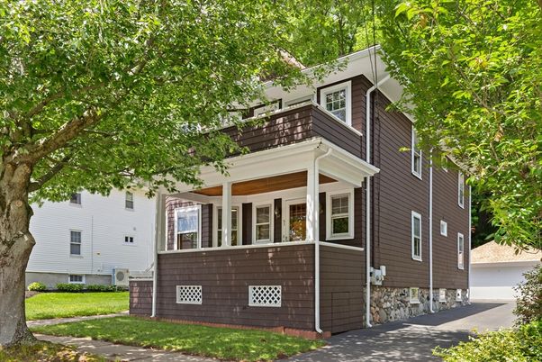 Exterior, Facade, American Foursquare