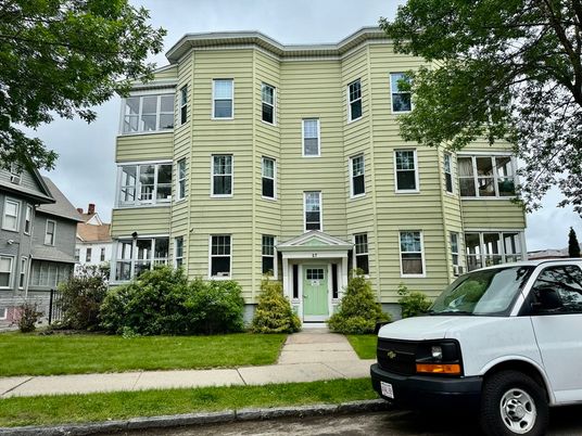 Exterior, Facade, Rowhouse