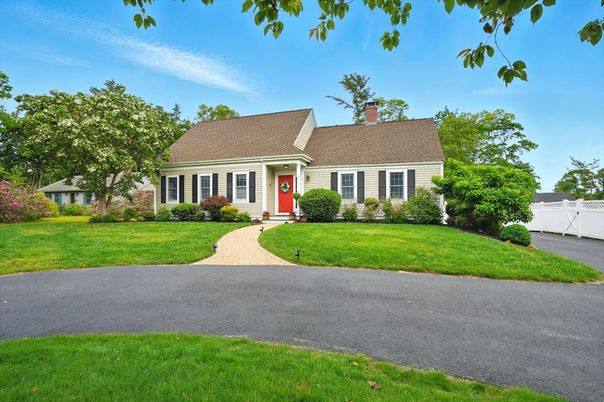 Exterior, Facade, Cape Cod
