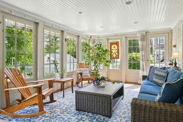 Interior, Living room, Recessed Lighting, Sun Room, Wood Texture Flooring
