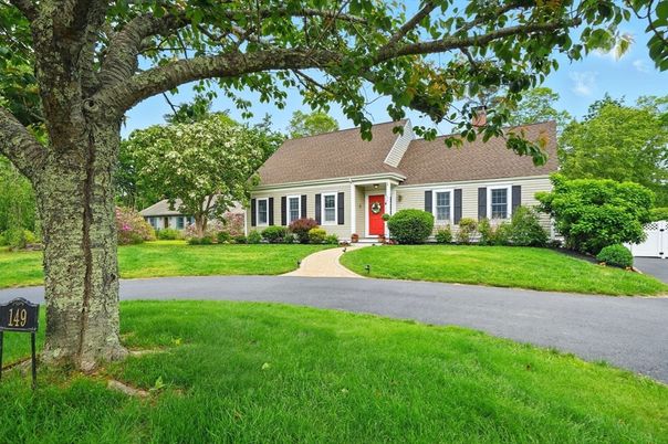 Exterior, Facade, Cape Cod