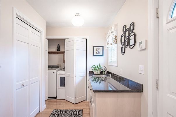 Interior, Washer, Wood Texture Flooring