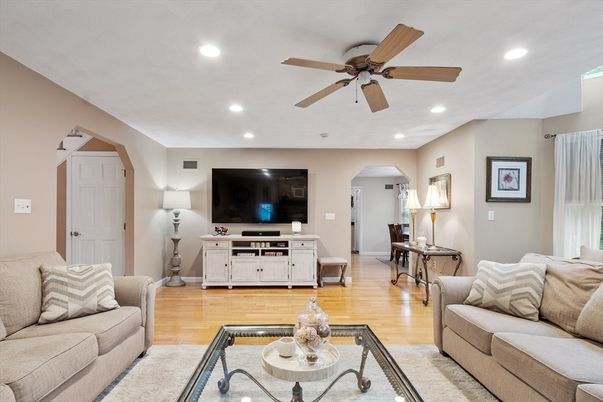 Interior, Living room, Recessed Lighting, Wood Texture Flooring