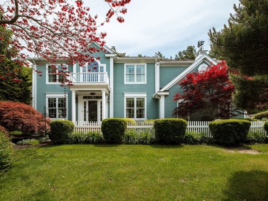 Backyard, Exterior, Facade, Queen Anne Victorian