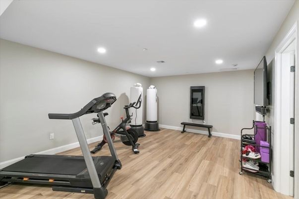 Fitness Equipment, Interior, Recessed Lighting, Wood Texture Flooring