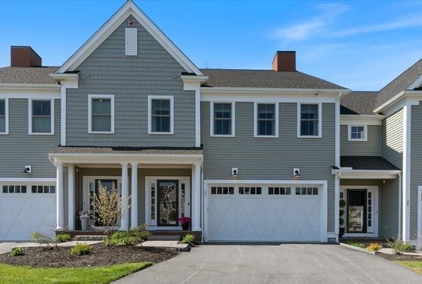 Attached, Exterior, Facade, Farmhouse