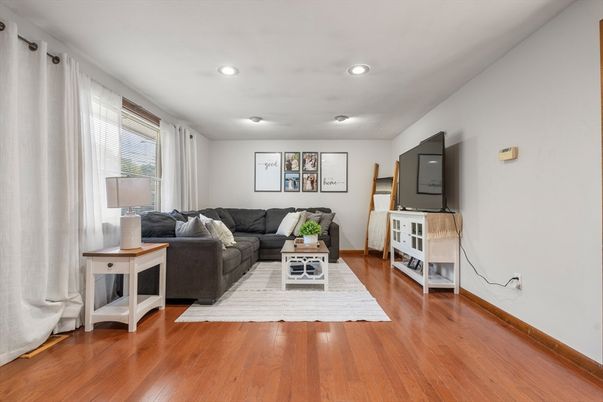 Interior, Living room, Recessed Lighting, Wood Texture Flooring