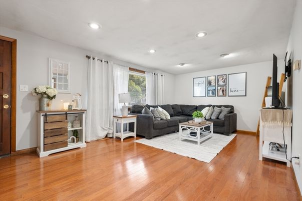 Interior, Living room, Recessed Lighting, Wood Texture Flooring