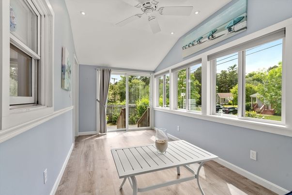 Interior, Recessed Lighting, Sun Room, Wood Texture Flooring