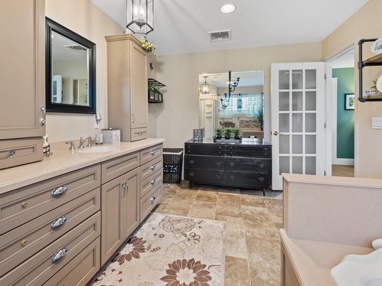 Bathroom, Dual Sink Vanities, Interior, Recessed Lighting