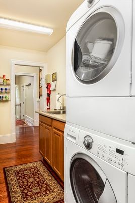 Interior, Washer, Wood Texture Flooring