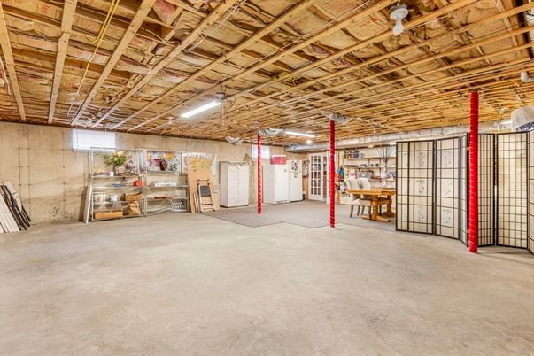 Empty room, Interior, Wooden Beams