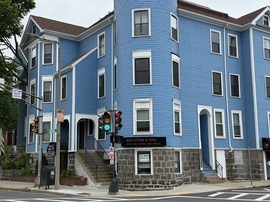 Exterior, Facade, Rowhouse