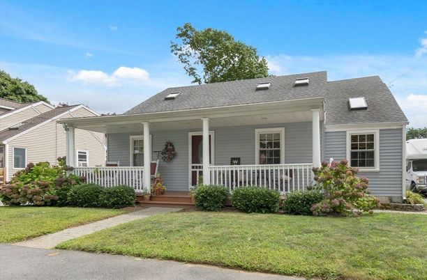 Backyard, Exterior, Facade, Cape Cod