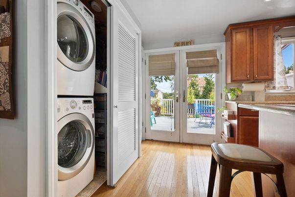 Interior, Utility Closets, Washer, Wood Texture Flooring