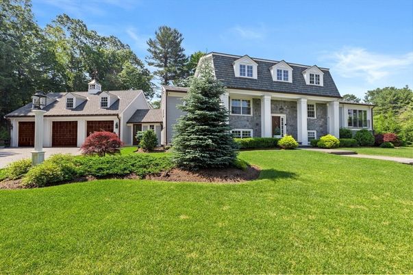 Attached, Exterior, Facade, Cape Cod
