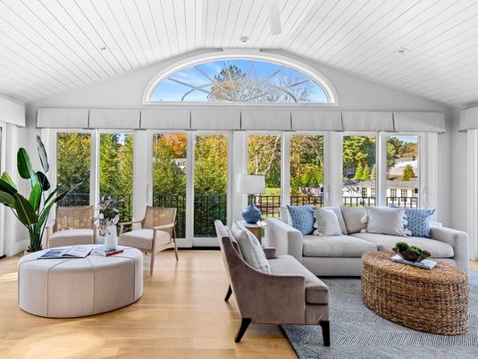 Interior, Living room, Recessed Lighting, Sun Room, Wood Texture Flooring