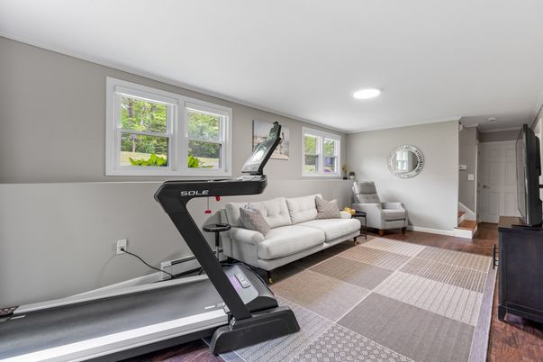 Fitness Equipment, Interior, Living room, Recessed Lighting, Wood Texture Flooring
